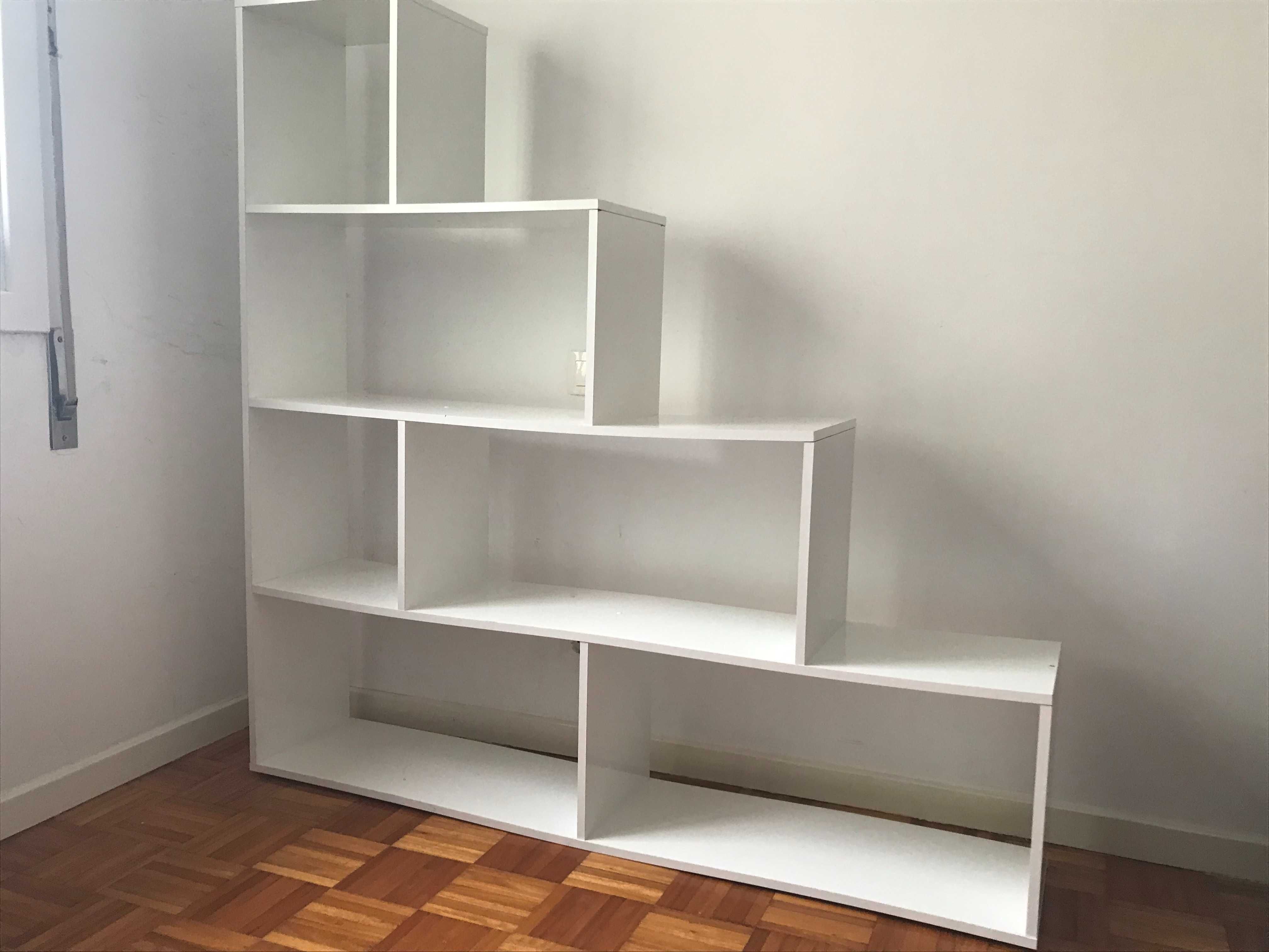 Cama de solteiro com colchão e mesa de cabeceira + oferta (NOVO PREÇO)