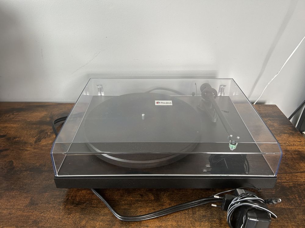 Gramofon manualny PRO-JECT DEBUT III