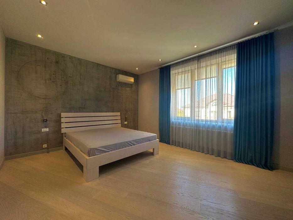 Надёжный дом в Совиньоне с подвалом-укрытием и бассейном. 7,2 сотки.