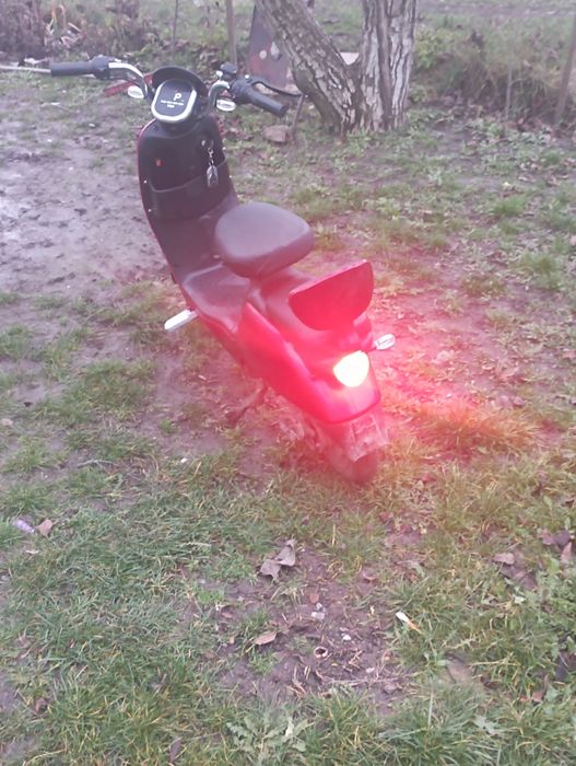 Електроскутер сів поїхав