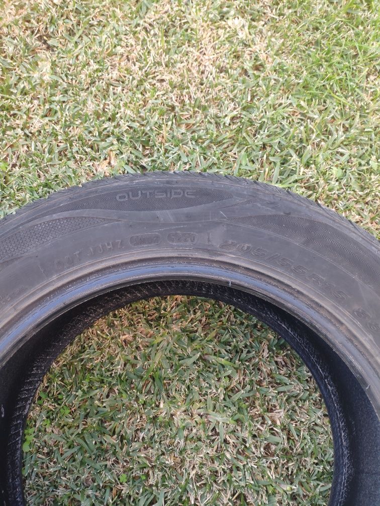 Pneu Roadstone usado 205/55/R15