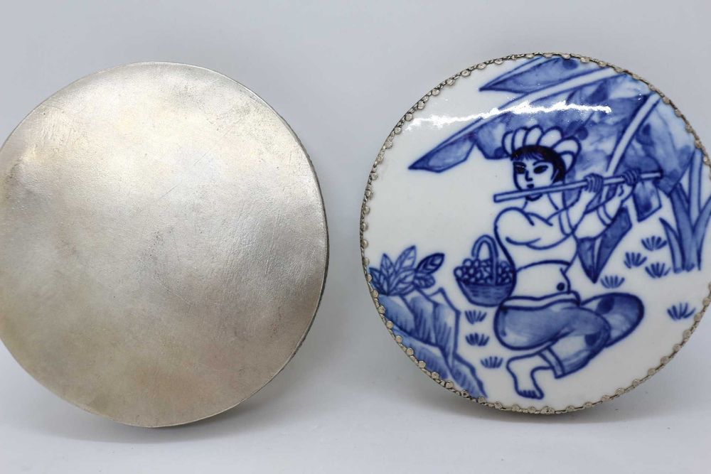Caixa em Porcelana e Prata Chinesa Azul e Branco Espelho Figura