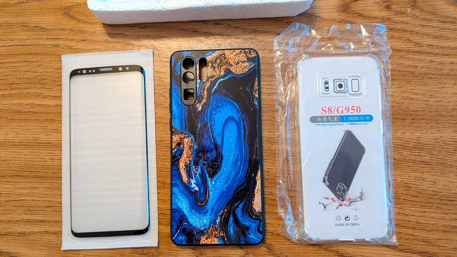 Продам 2 чохли та захисне скло на Samsung Galaxy S8