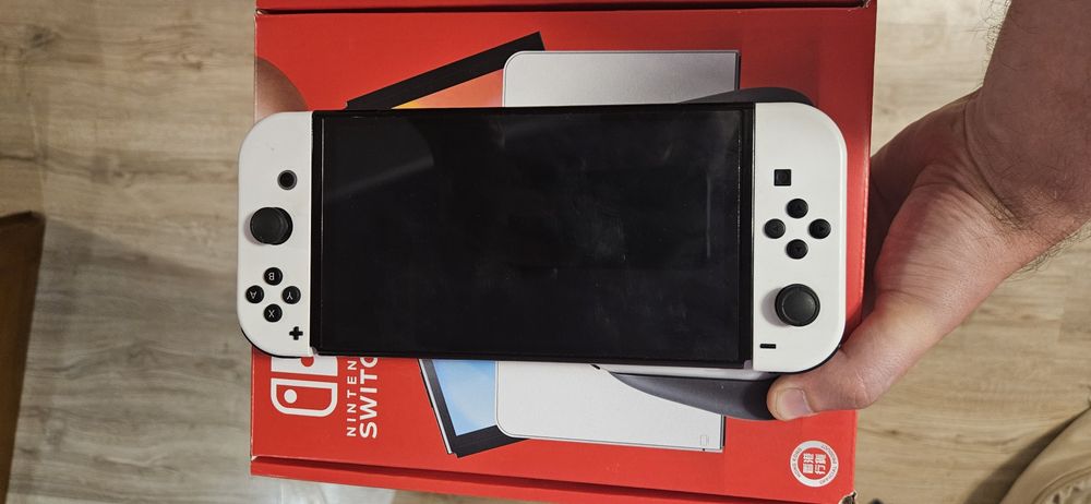 Продам Nintendo Switch OLED 64ГБ+zelda