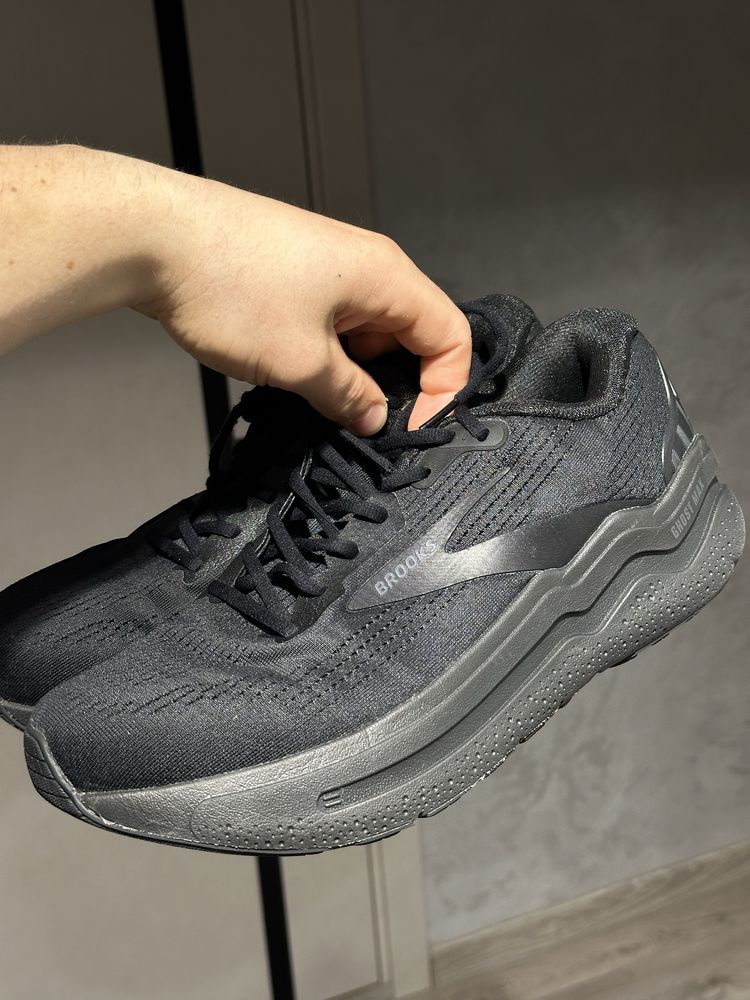 Кросівки для бігу чоловічі Brooks Ghost Max 2 black