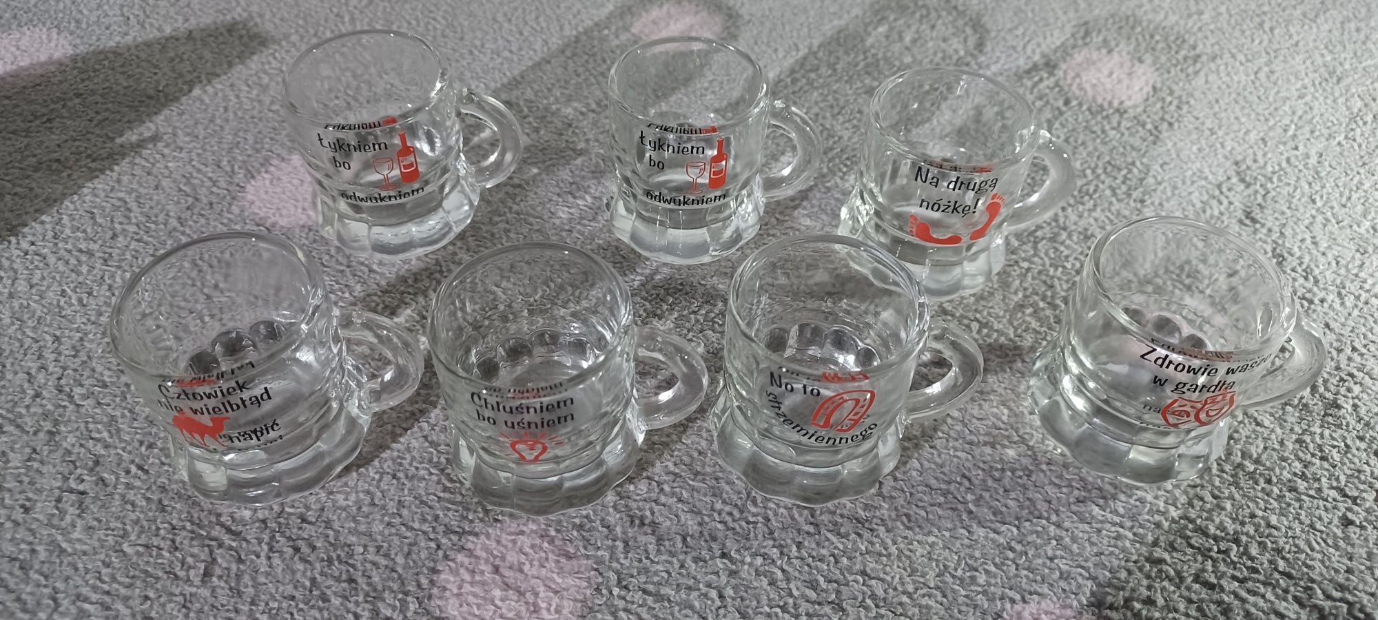 Kieliszki do wódki ze śmiesznymi napisami