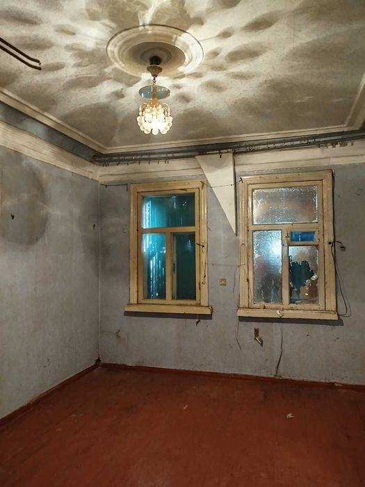 Продам 1 квартиру біля метро Спортивна