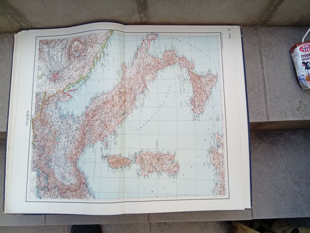 Ogromny atlas świata 100 map