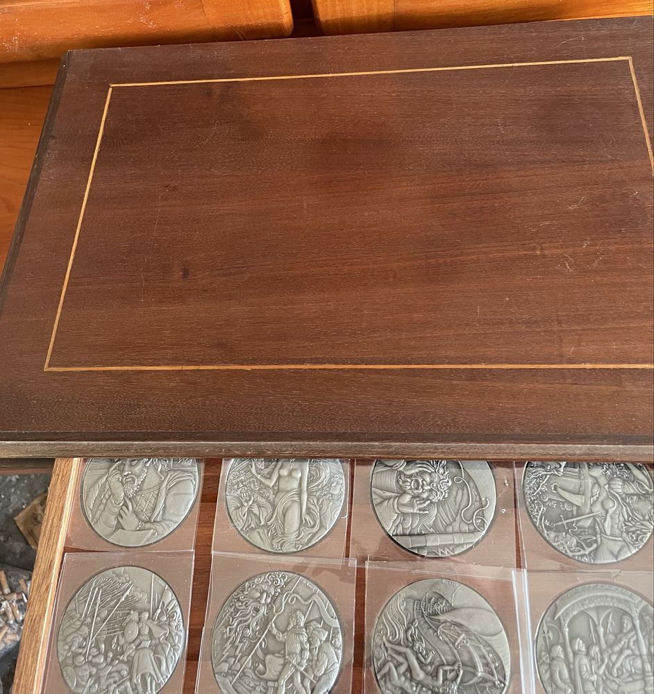 Medalhas lusiadas em caixa/expositor