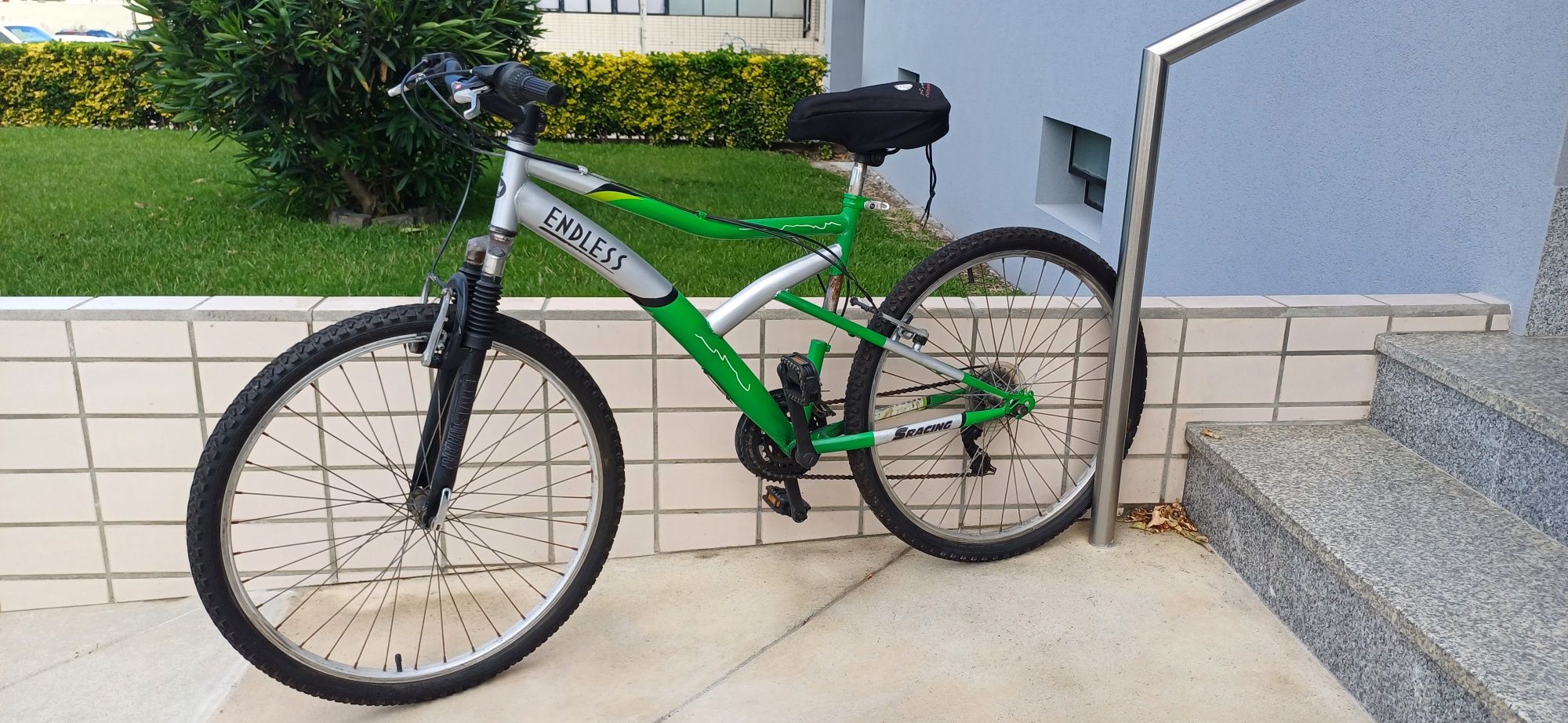BTT bicicleta bom estado