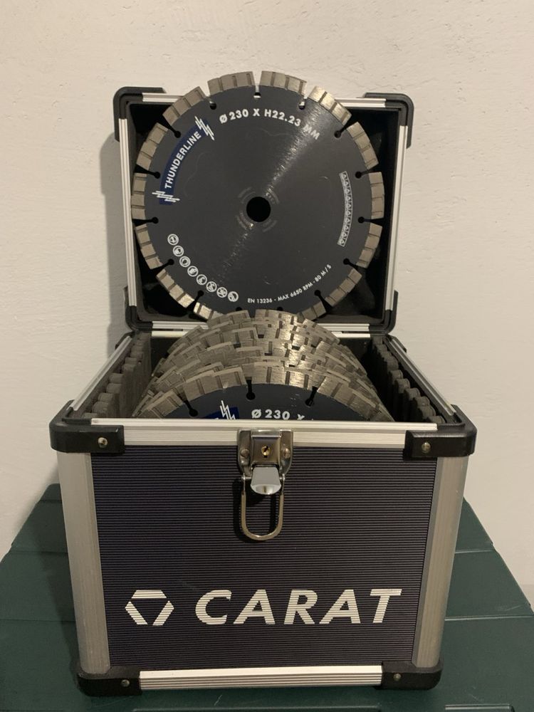 Батареї Макіта , акумуляторна лампа, диски Carat на болгарку