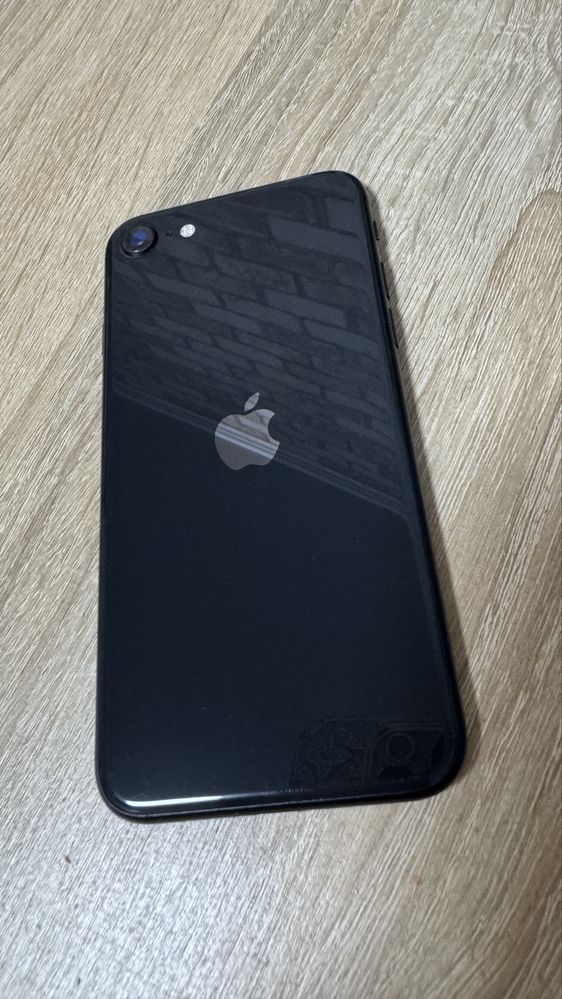iPhone SE 2020 • 128GB • Гарний стан • Чохол у подарунок