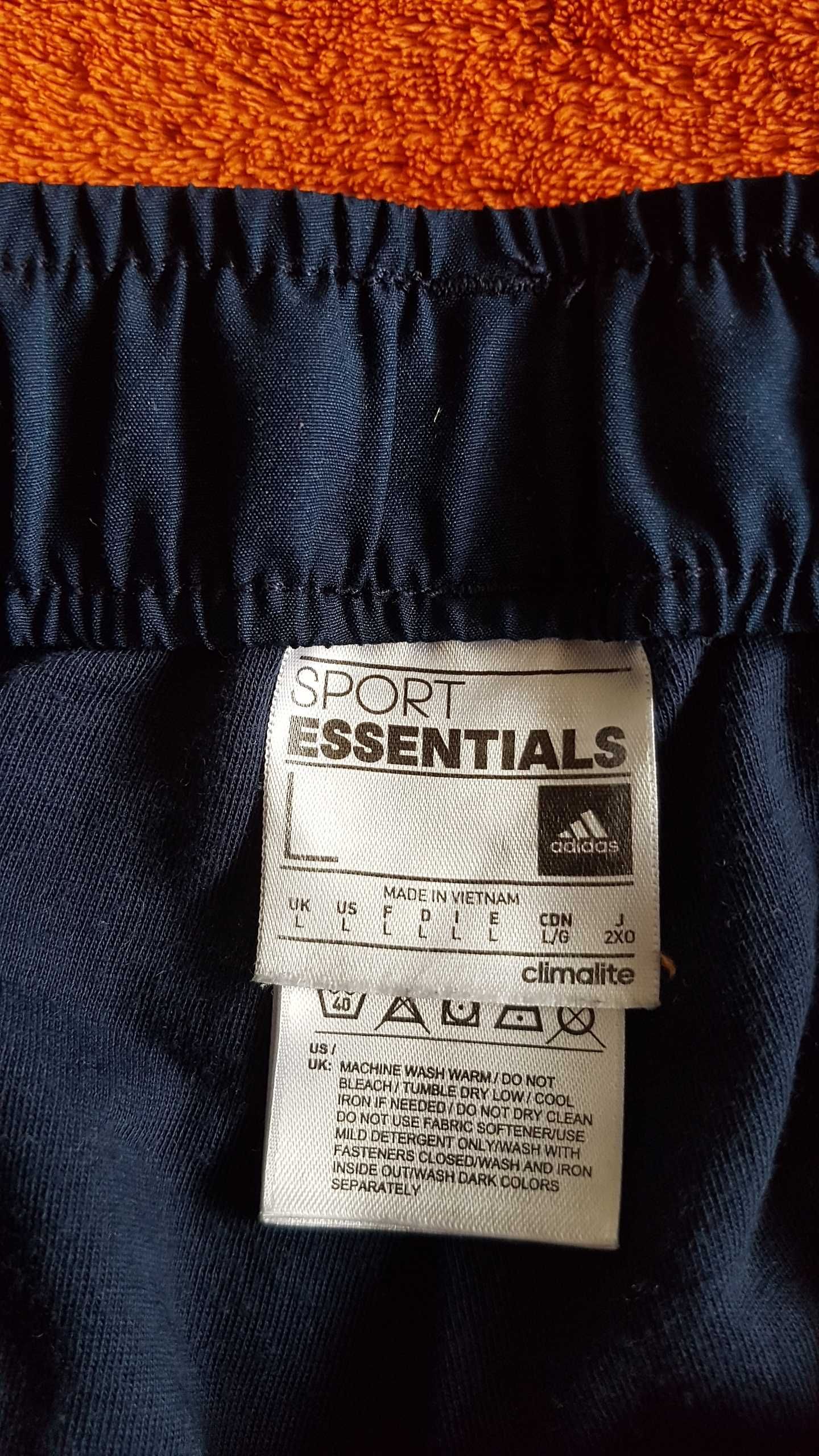 Spodnie dresowe firmy Adidas climalite rozmiar L stan bardzo dobry