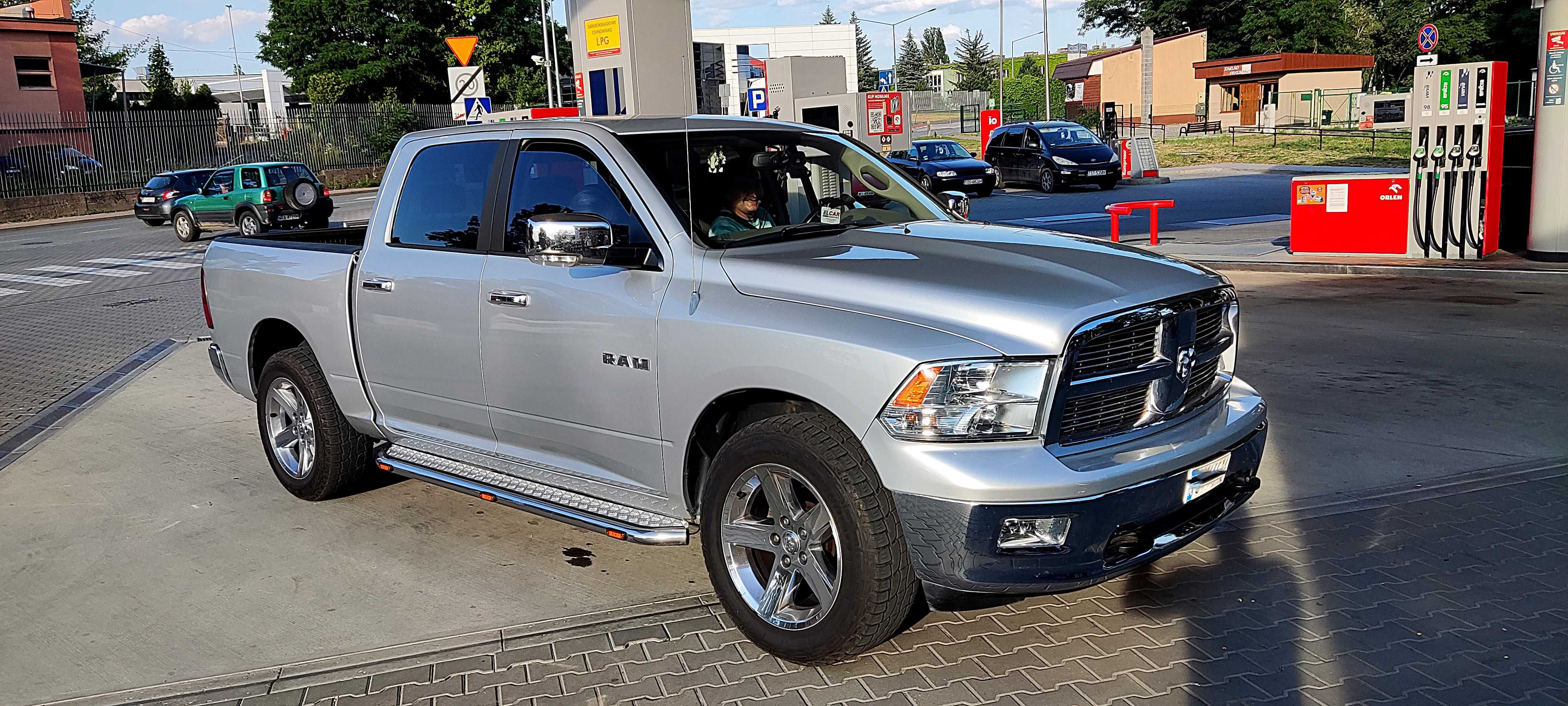 Tundra RAM Dodge orurowanie Podesty z LEDAMI