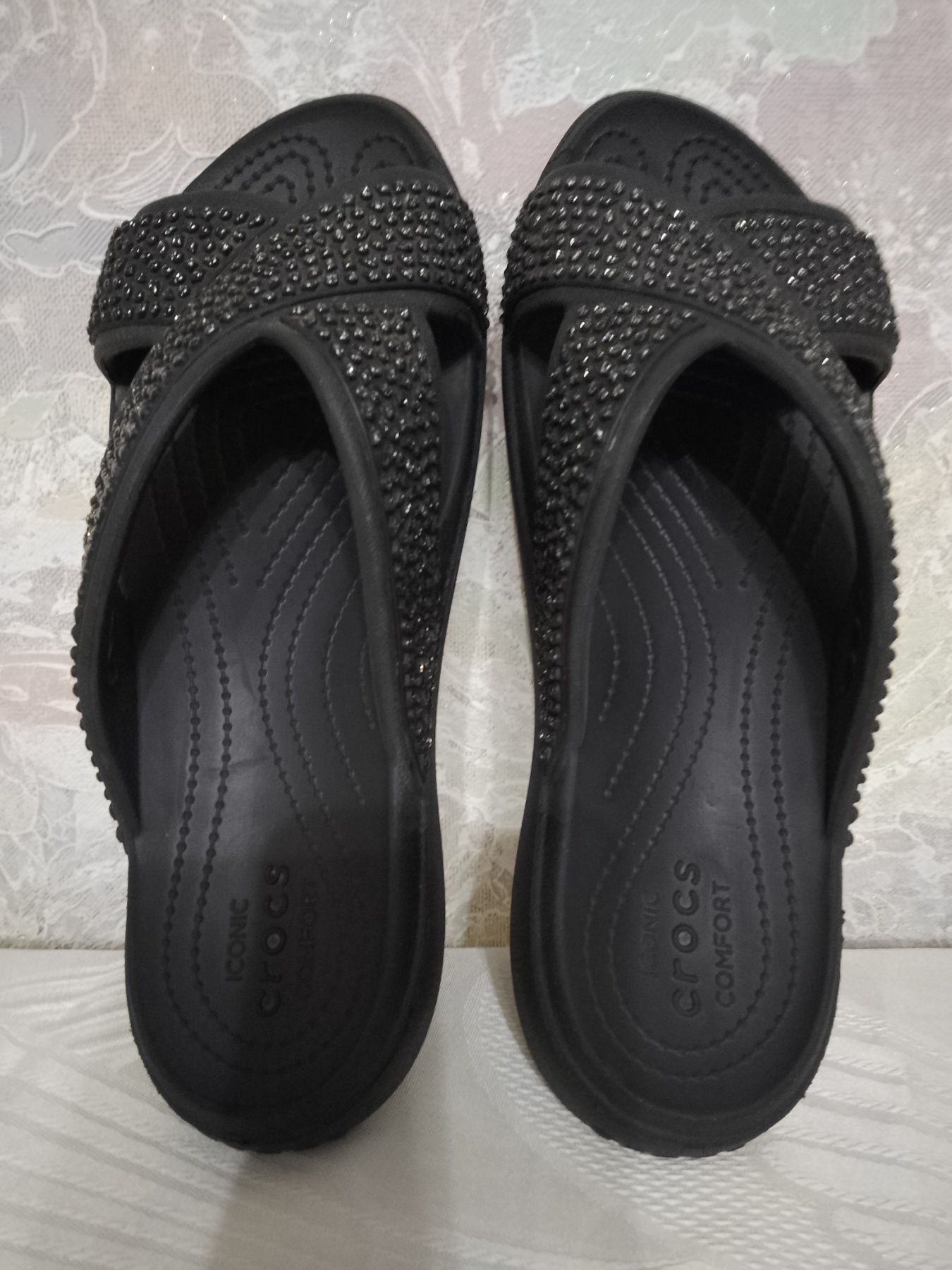 Шльопанці Crocs W9