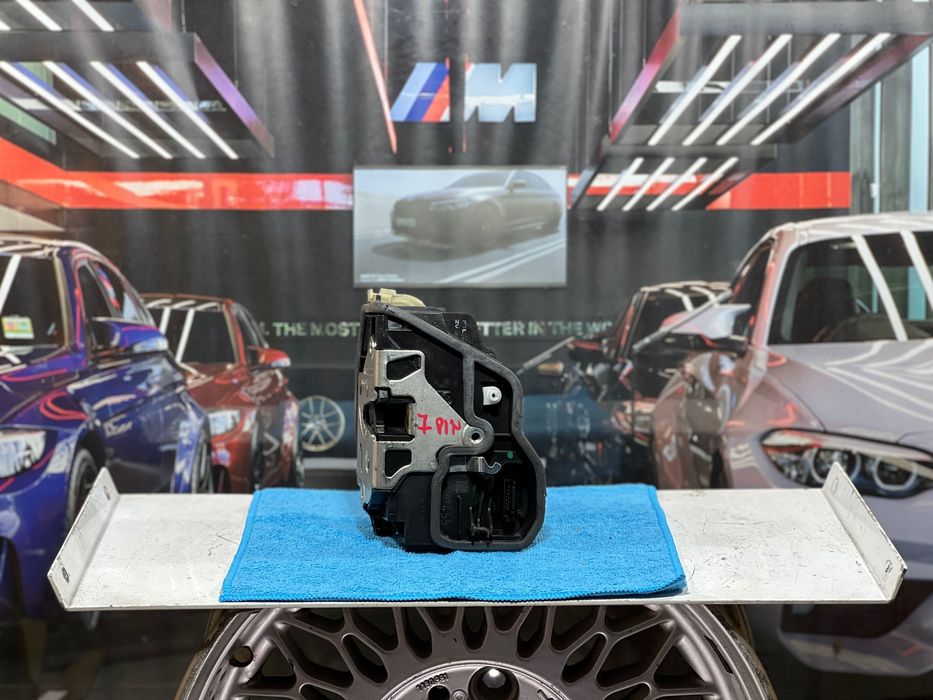BMW E60 E70 E87 F25 R60 R61 zamek systemowy lewy przód  7 PIN