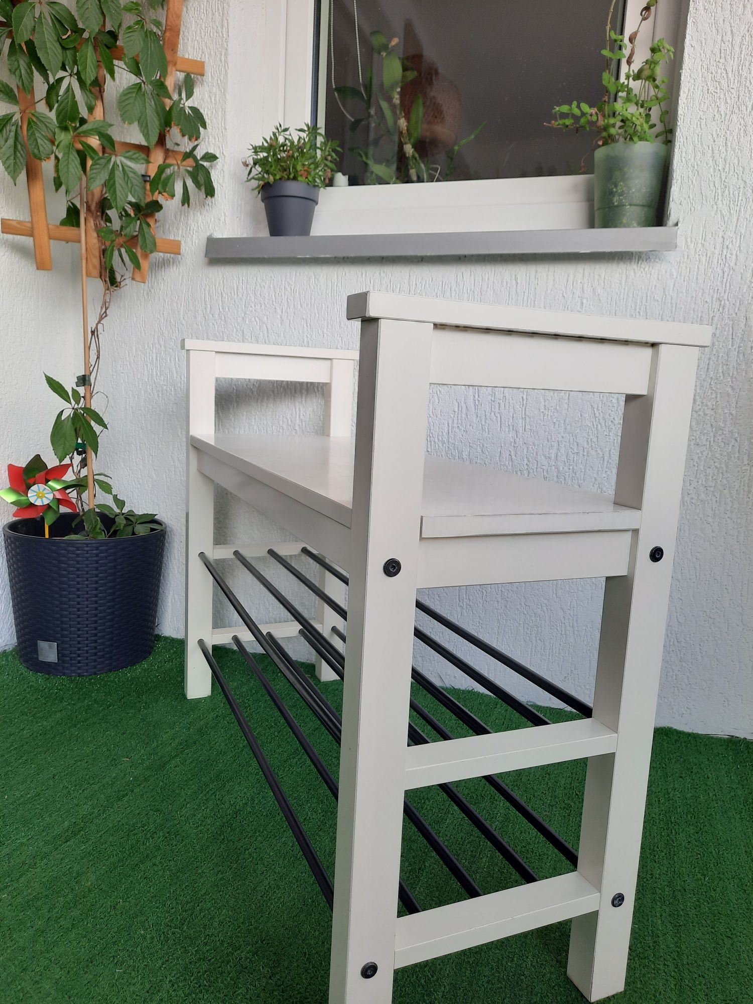 Półka na buty z siedziskiem ikea. Biała