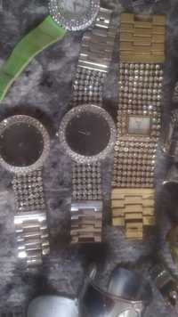 25 zegarków uszkodzone