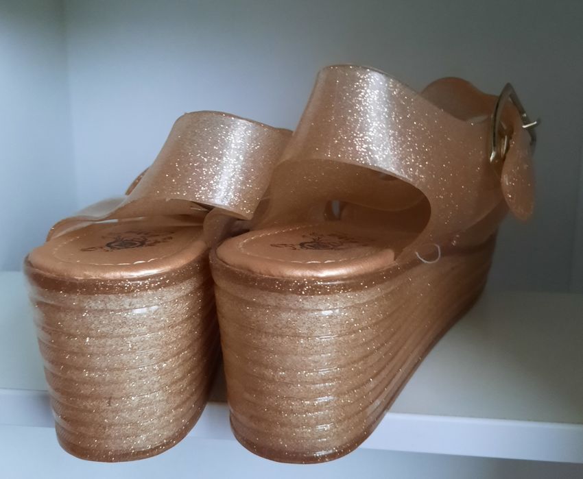 Босоніжки Нові 38розмір без нюансів