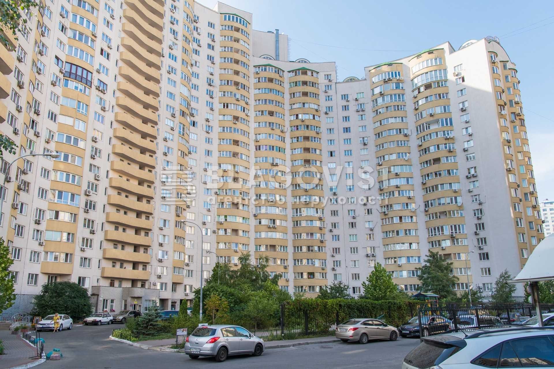 Дніпровська наб-на продаж квартири з ремонтом на невисокому поверсі!