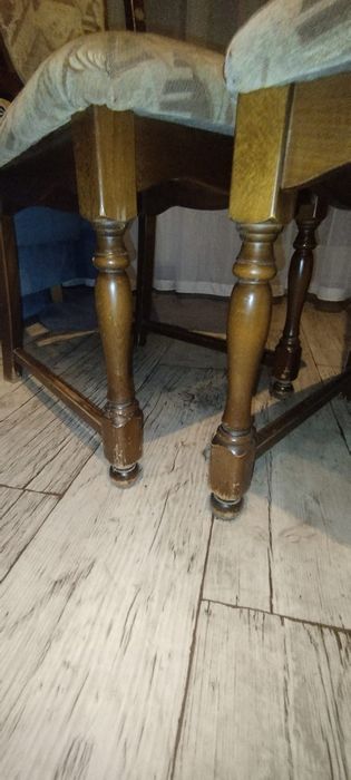 Sześć drewnianych krzeseł mebli Swarzędzkich