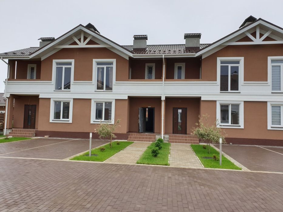 Продам гарний новий котедж в м.Мукачево