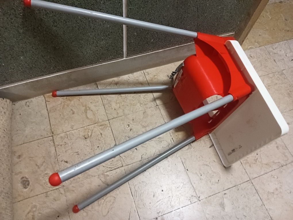 Cadeira de alimentação para bebé