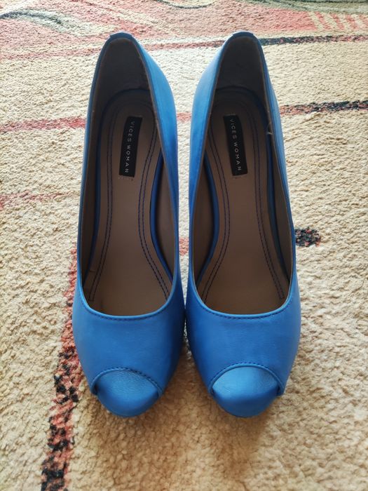 Niebieskie buty na szpilce
