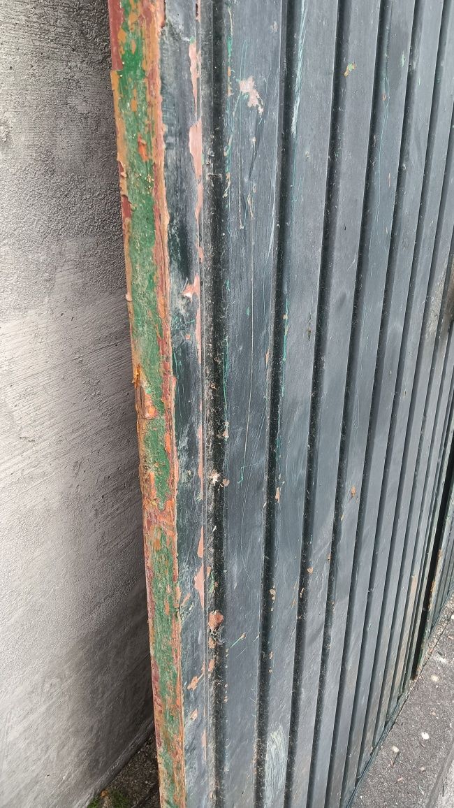 Portão grande em ferro de duas folhas
