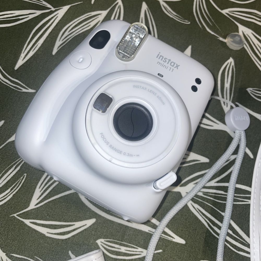 Aparat instax mini 11 z etui na zdjęcia plus futerał