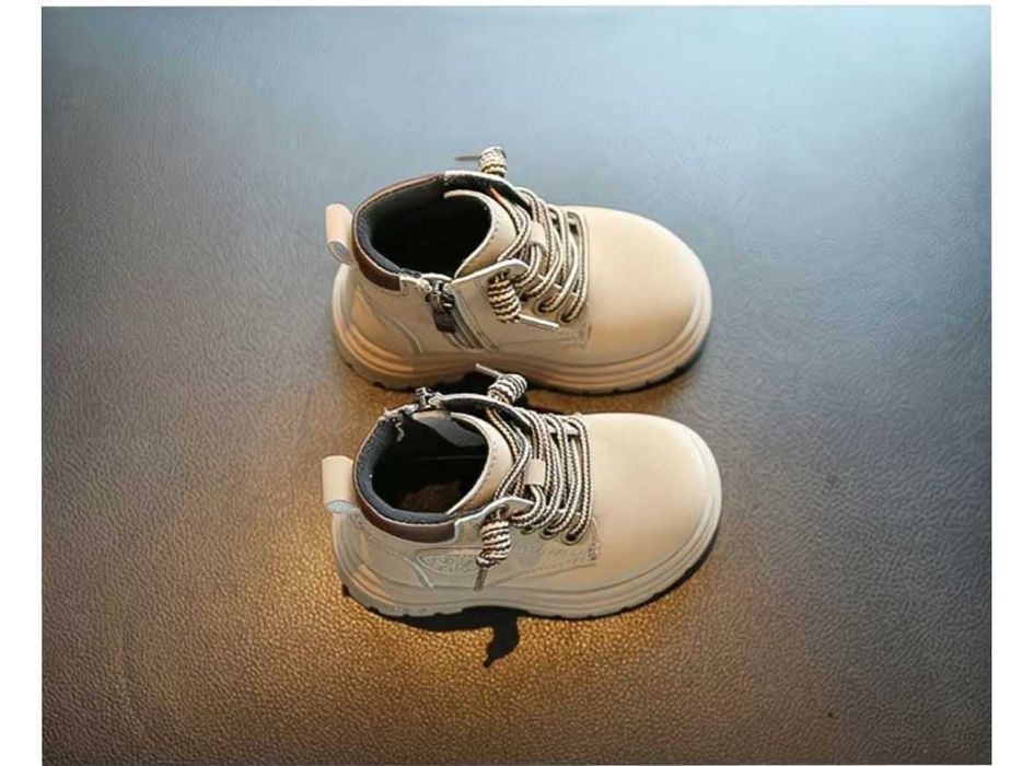 Торг. Нові дитячі утеплені черевики на шнурівці і блискавці 23 розмір