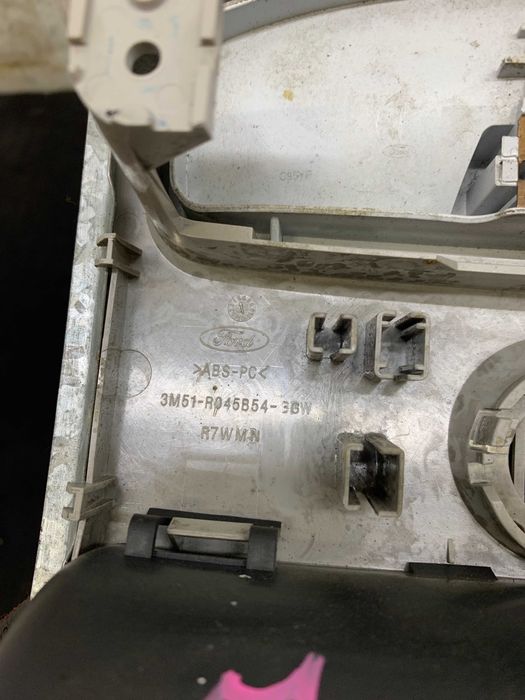Ford Mondeo MK4 IV Osłona Lampki Podsufitki Schowek Lampka