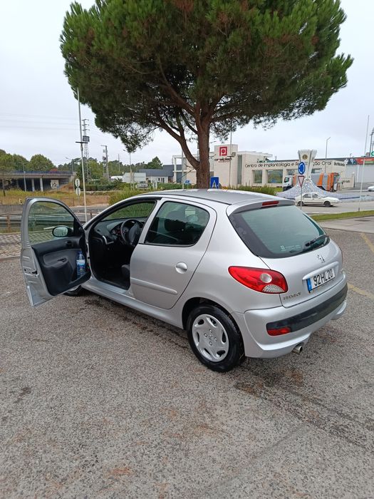 Peugeot 206 versão especial +