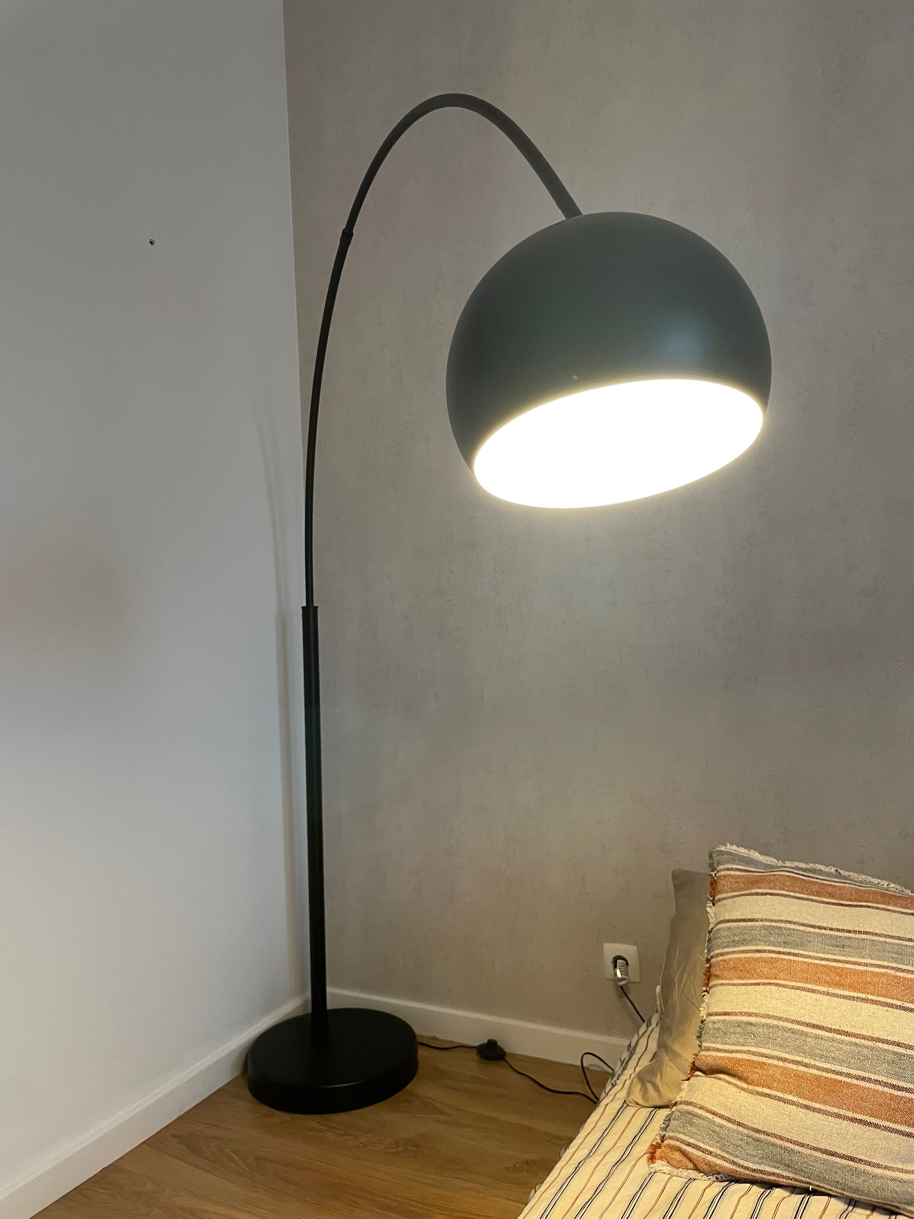 Candeeiro de pé curvo Kare Design – Regulável e com lâmpada incluída