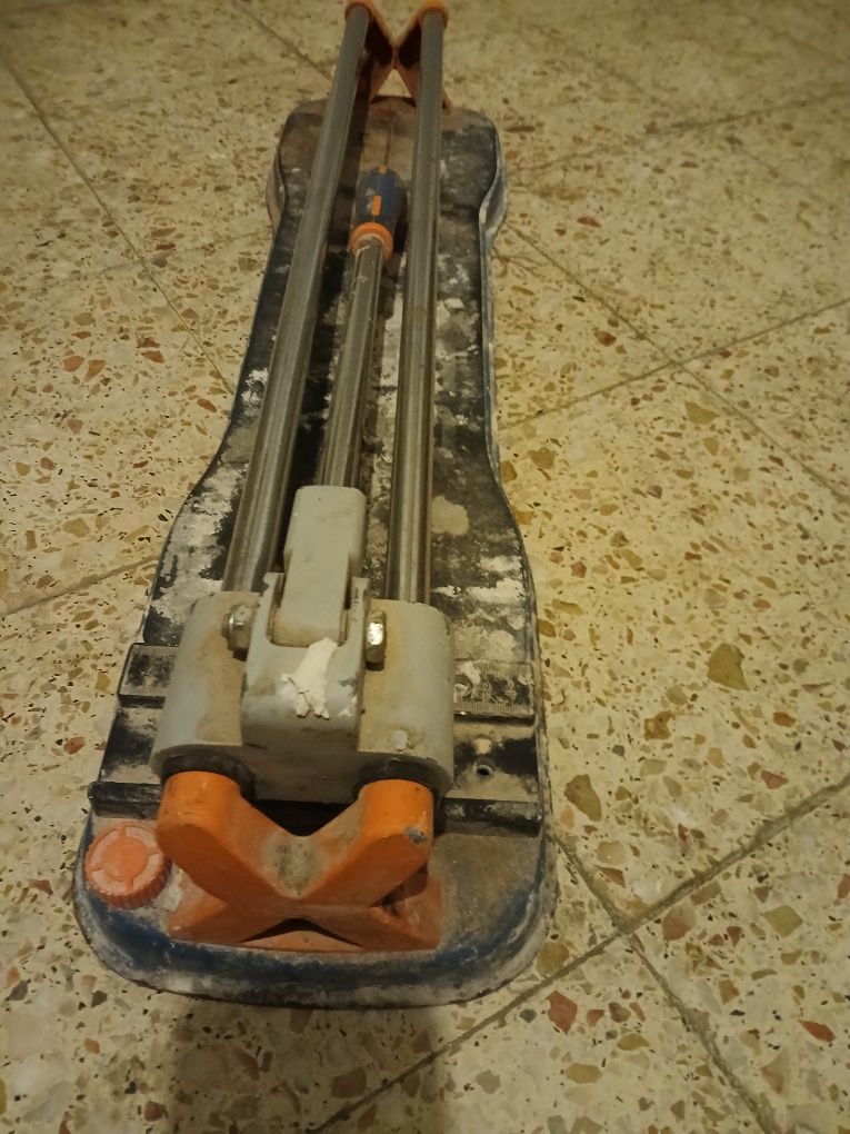 Vendo máquina de cortar azuleijo.