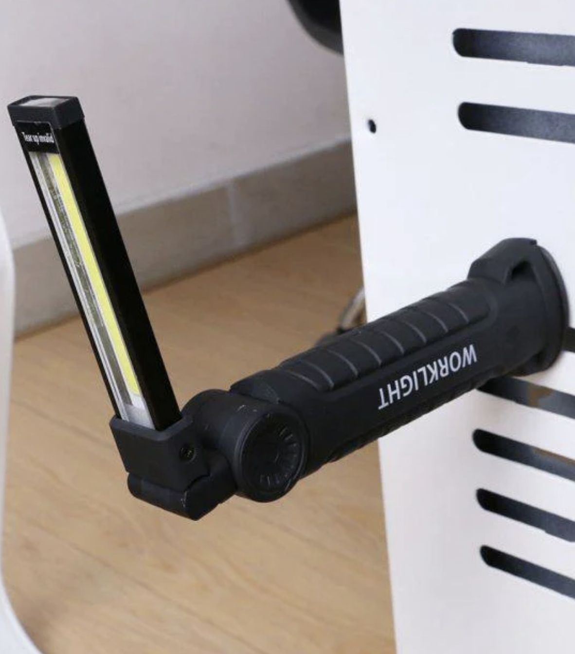 Акумуляторний ліхтарик з магнітом для ремонту автомобілів