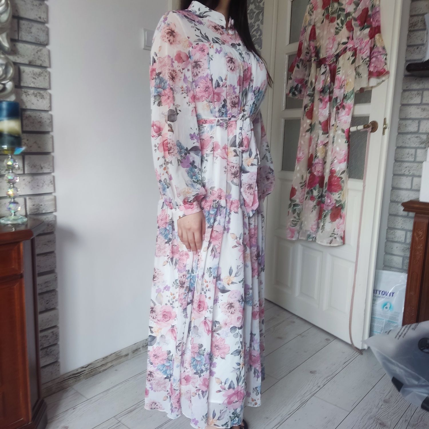 Sukienka szyfonowa zwiewna maxi długa pastelowa w kwiaty z rękawem