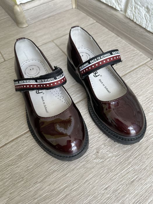 Туфли на девочку в школу