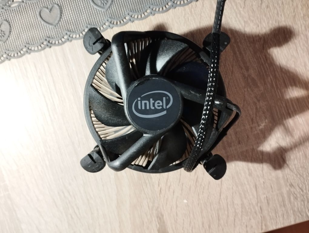 Chłodzenie CPU Intel orginalne