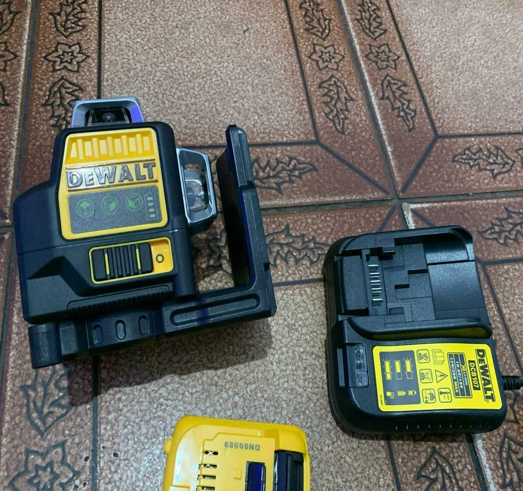 Лазерный уровень Dewalt DW089LG