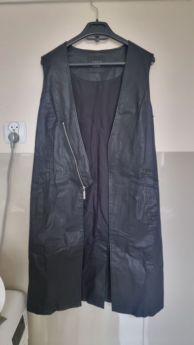 Długa Czarna Kamizelka Simple – Woskowany Materiał – Rozmiar 36 S