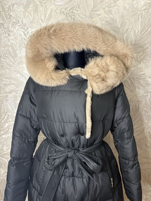 Жіночий зимовий пуховик з натуральним хутром