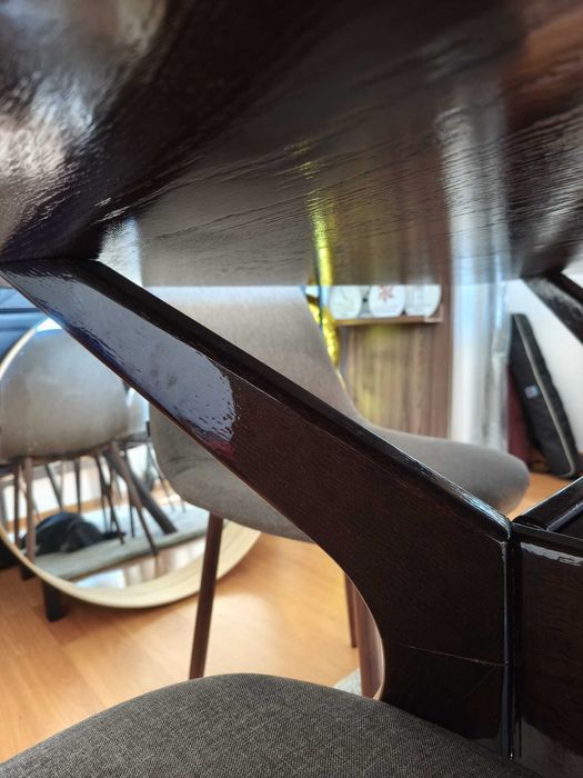 Mesa de jantar em madeira maciça