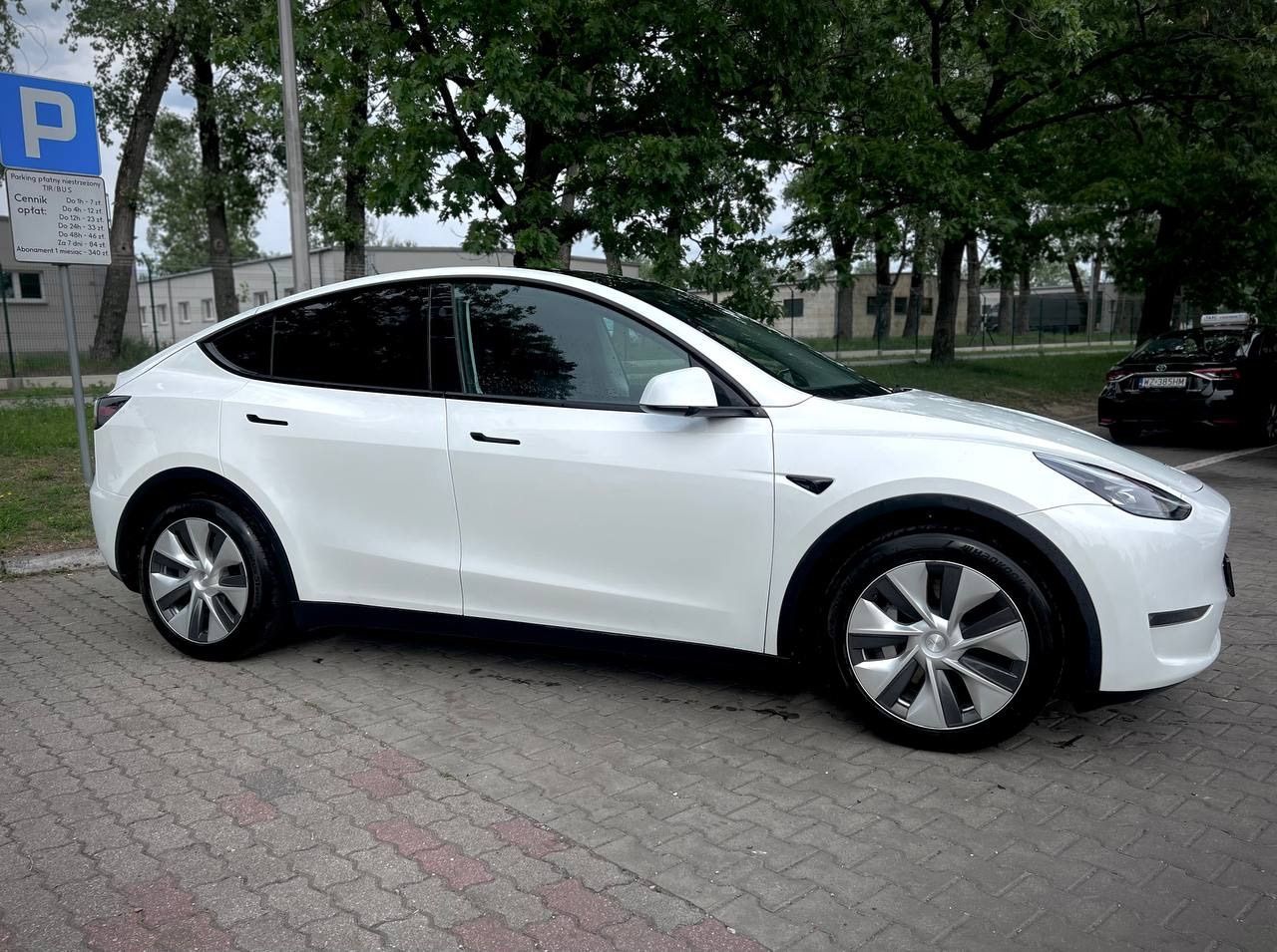 Tesla Y Tesla Model Y Long Range Dual Motor