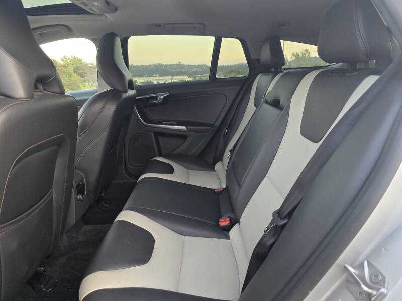 2017 Volvo V60 Cross Country