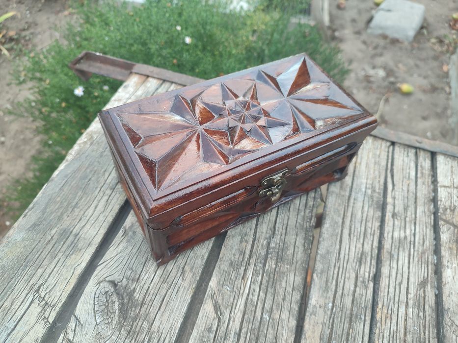 Шкатулка ручної роботи