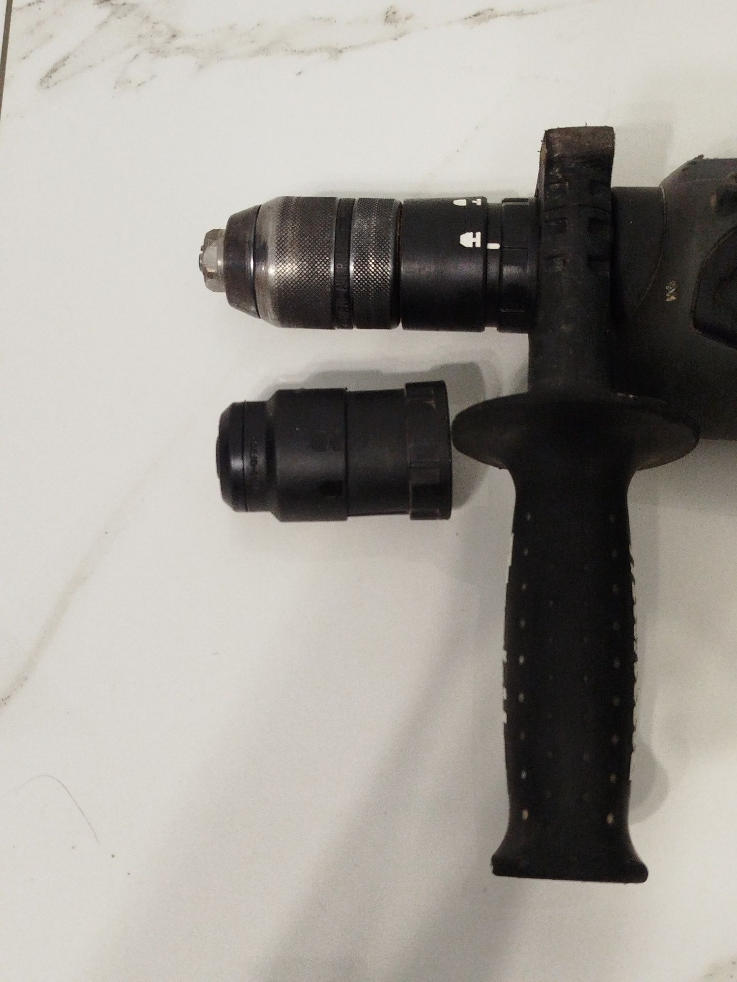 Перфоратор Makita hr2470t