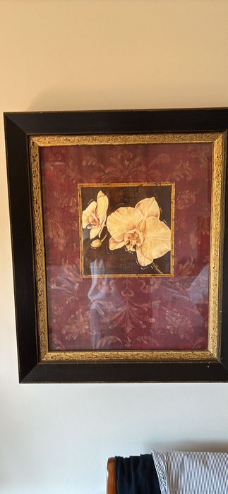 Quadros lindíssimos com flores em dourado e bordeaux