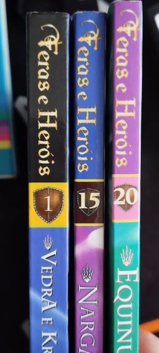 Diversos livros de "Feras e Heróis"