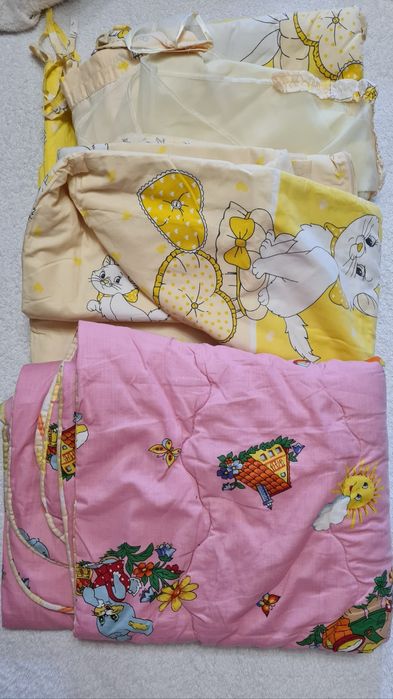 Комплект постільної білизни в дитяче ліжечко+ ковдра